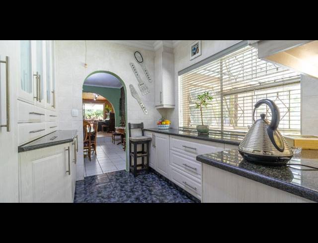 3 BEDROOM HOUSE FOR SALE IN BRACKENHURST